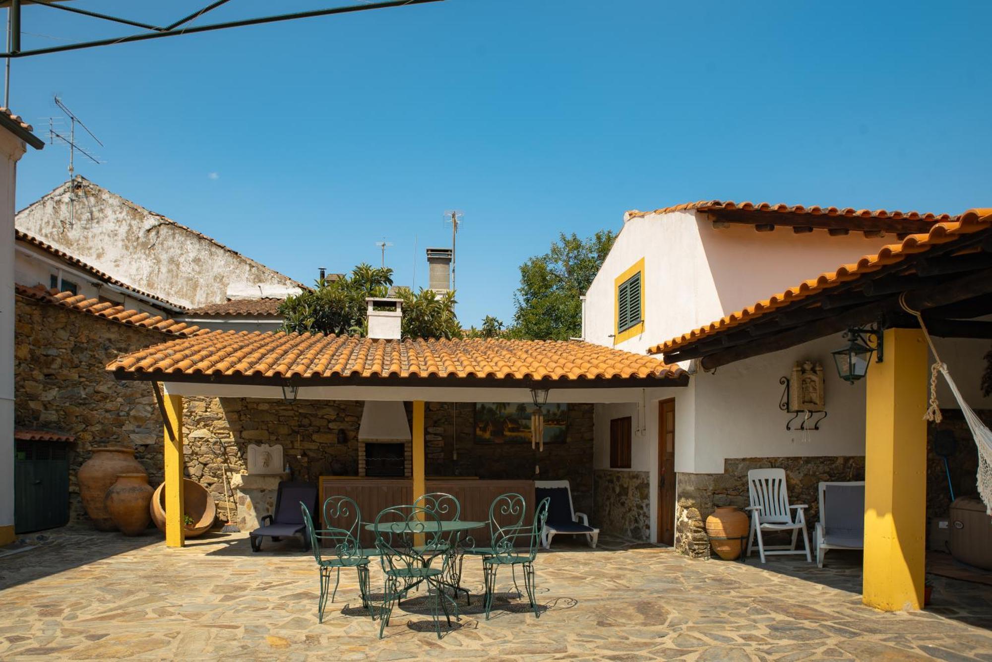 A Sobreirinha Jacuzzi E Pet Friendly Holiday home *